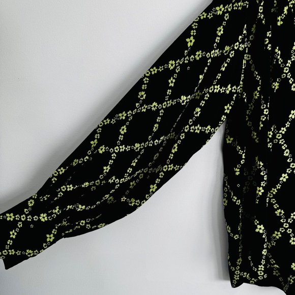 NWT GANNI Printed Floral Crepe V-Neck Blouse Black Margarita Size 34 (S/M) - Picture 5 of 15